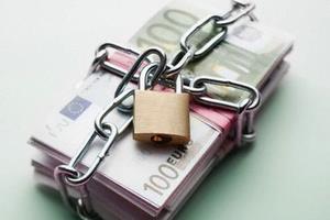Banca Centrala Europeana a sistat finantarile pentru unele banci grecesti!
