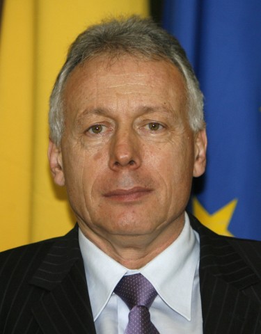 Borbely minte. UE nu obliga nici un stat membru sa impuna taxa auto pentru prima inmatriculare