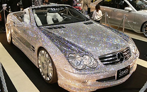Mercedes plin de diamante false